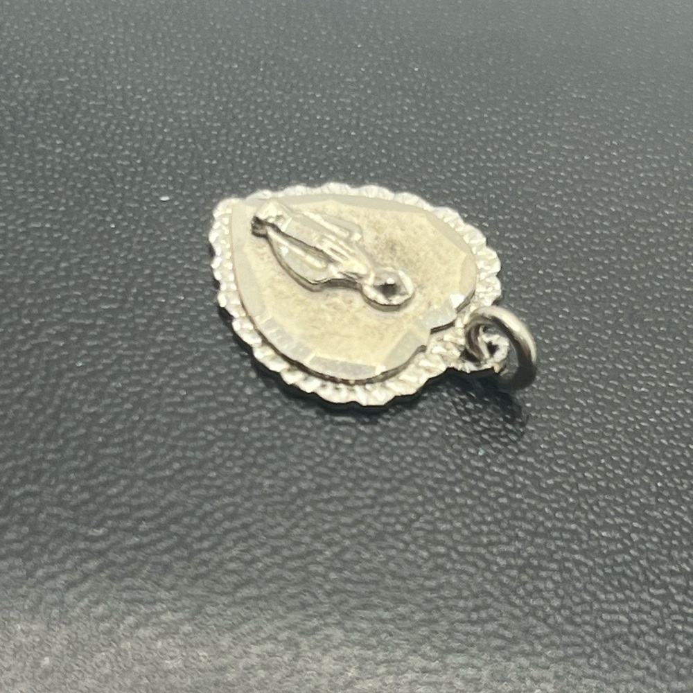 Chapel Vintage Sterling Silver Virgin Mary Catholic Religious Heart Pendant View 2